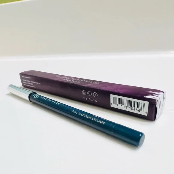 Eyeshadow and face Makeup bundle by makeup geek - Picture 3 of 9